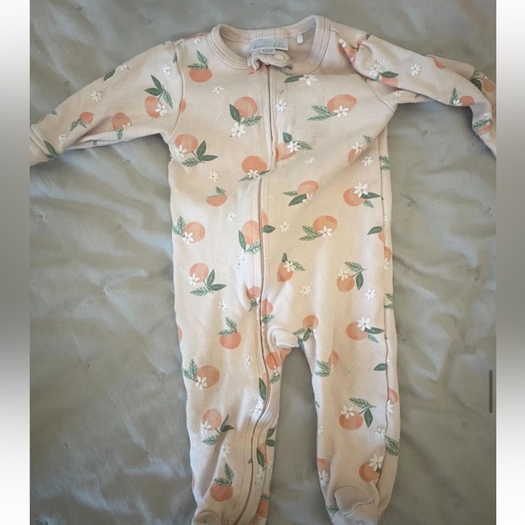 Baby bundle - 3 sleepers, one 2 price jammie set, and one sweater - Picture 11 of 11